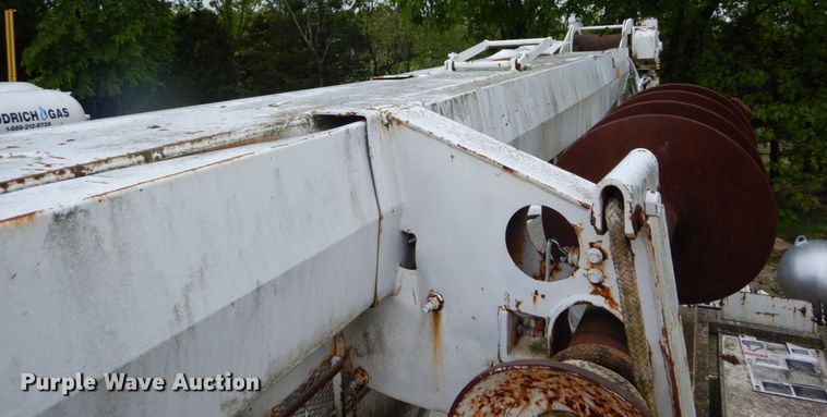 image for item GV9010 Altec digger derrick bed