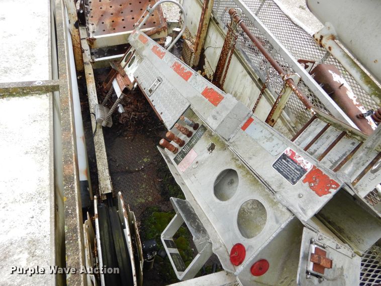 image for item GV9010 Altec digger derrick bed