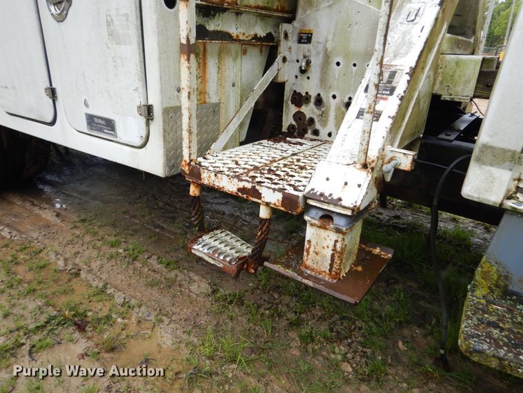 image for item GV9010 Altec digger derrick bed