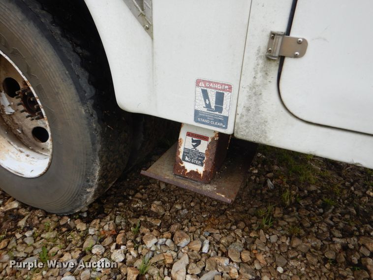 image for item GV9010 Altec digger derrick bed