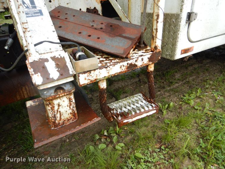 image for item GV9010 Altec digger derrick bed