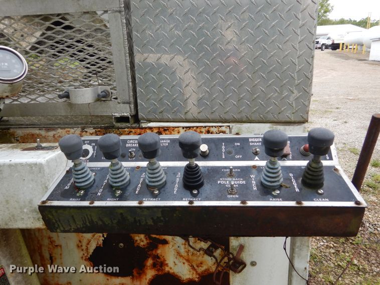 image for item GV9010 Altec digger derrick bed