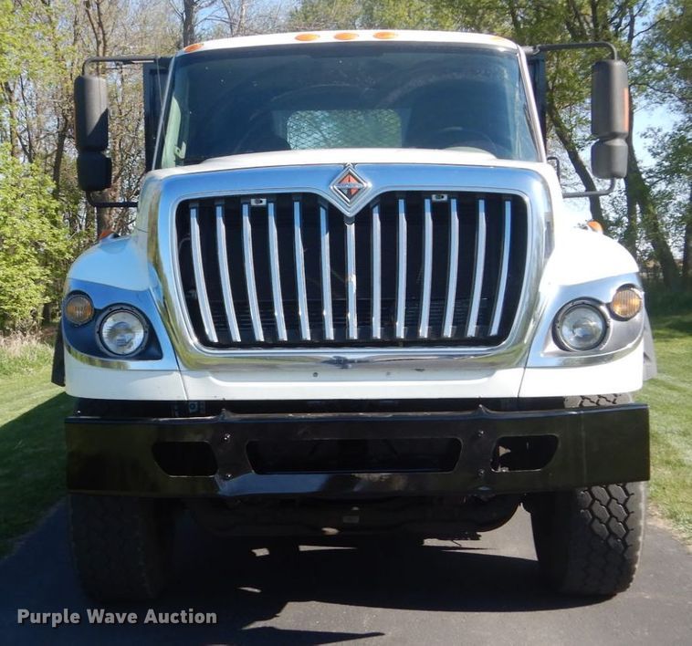 image for item GW9877 2012 International 7600  flatbed truck