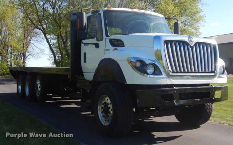 image for item GW9877 2012 International 7600  flatbed truck