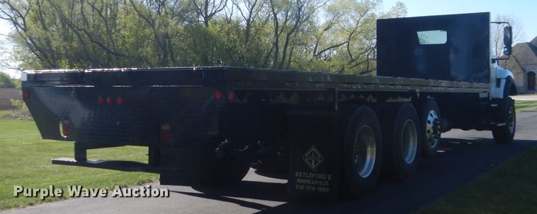image for item GW9877 2012 International 7600  flatbed truck