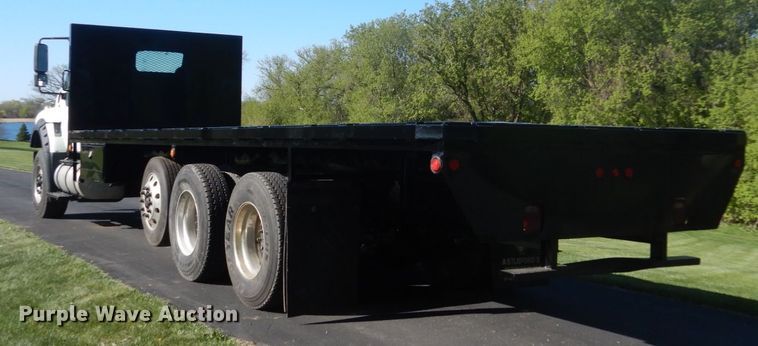 image for item GW9877 2012 International 7600  flatbed truck