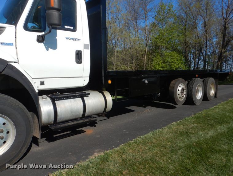 image for item GW9877 2012 International 7600  flatbed truck