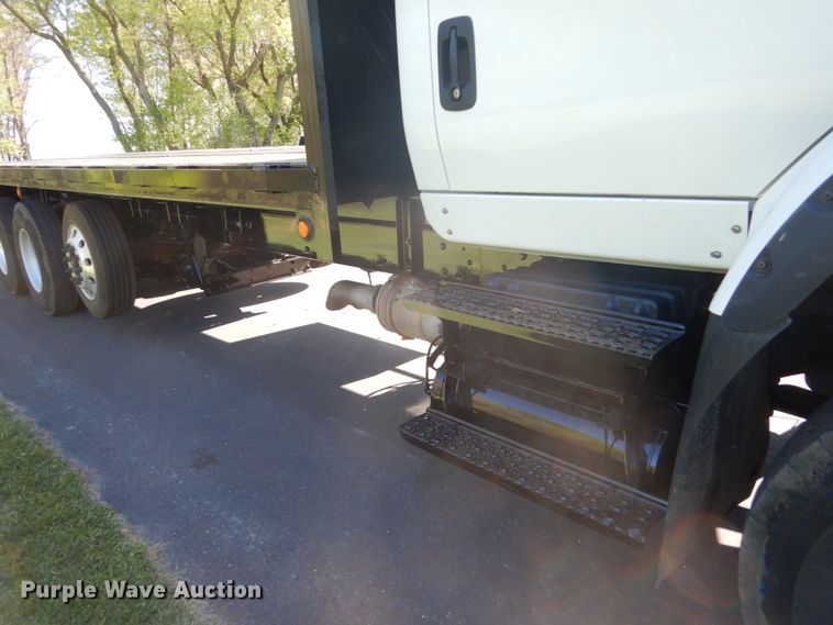 image for item GW9877 2012 International 7600  flatbed truck