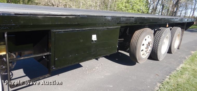 image for item GW9877 2012 International 7600  flatbed truck