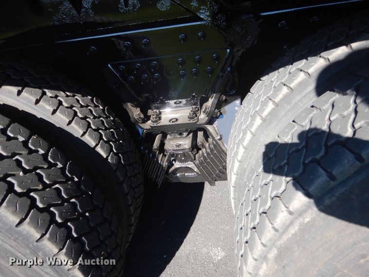 image for item GW9877 2012 International 7600  flatbed truck