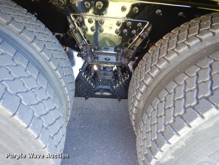 image for item GW9877 2012 International 7600  flatbed truck