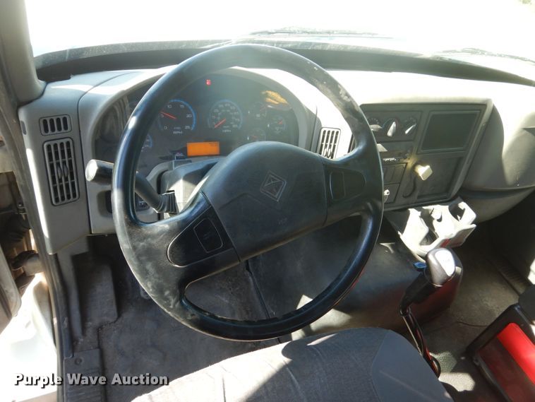 image for item GW9877 2012 International 7600  flatbed truck