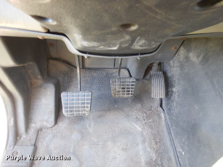 image for item GW9877 2012 International 7600  flatbed truck