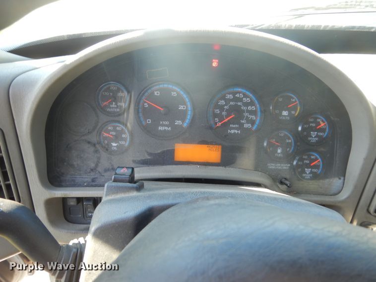 image for item GW9877 2012 International 7600  flatbed truck