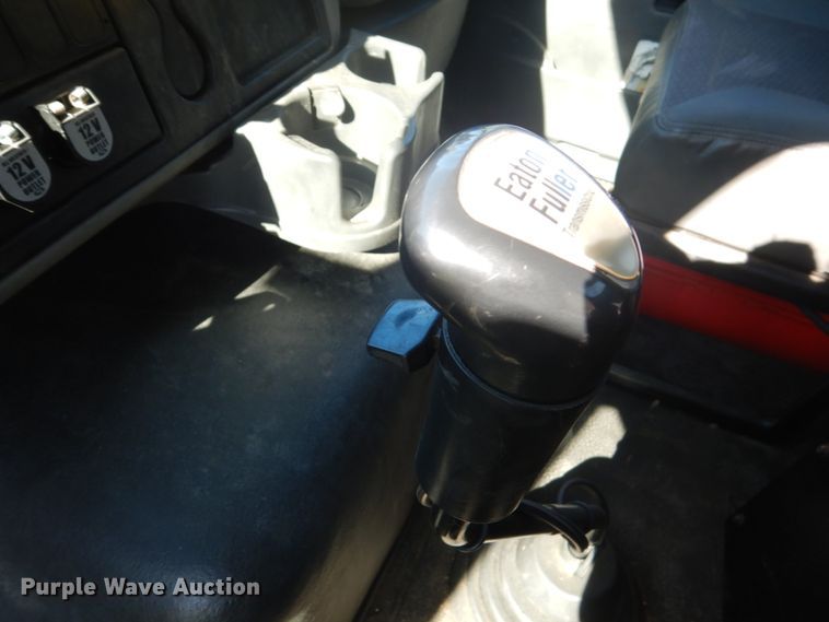 image for item GW9877 2012 International 7600  flatbed truck