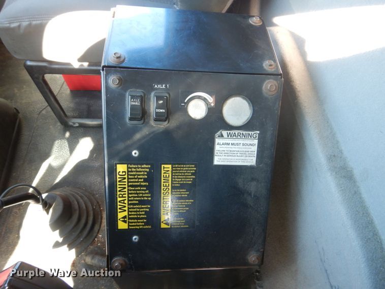 image for item GW9877 2012 International 7600  flatbed truck