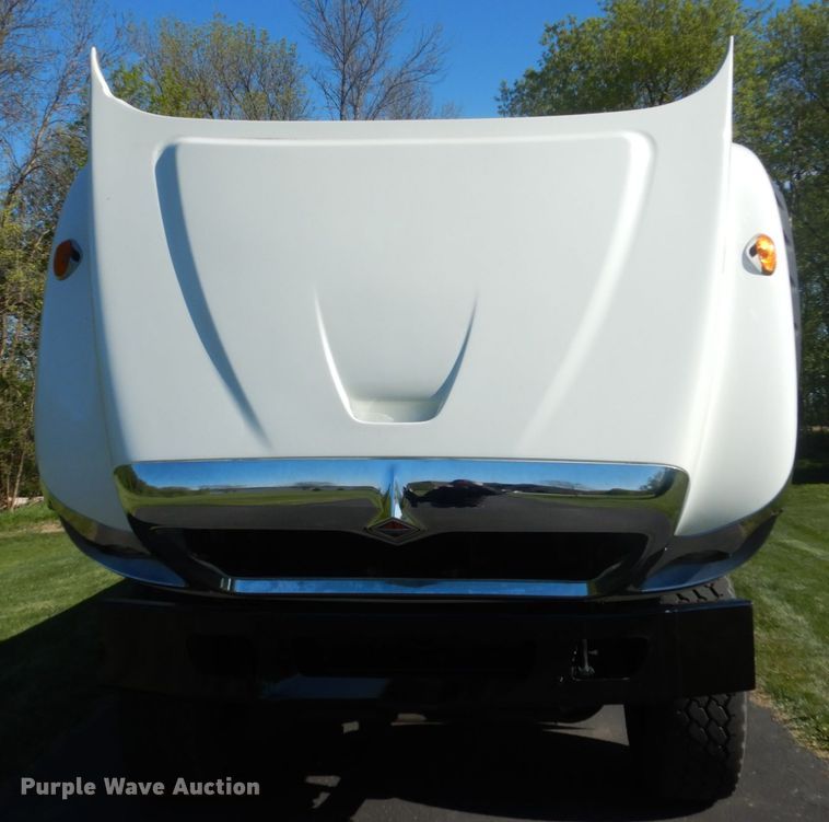 image for item GW9877 2012 International 7600  flatbed truck