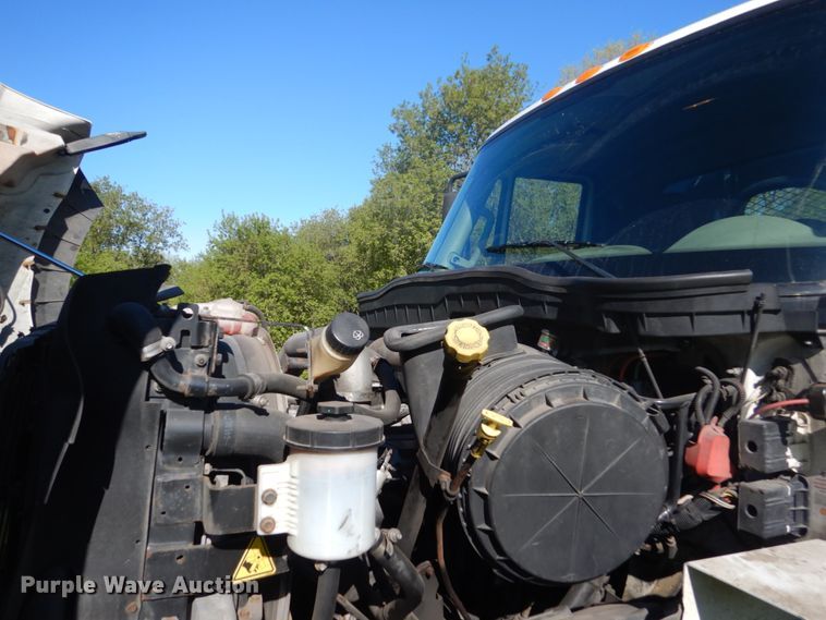 image for item GW9877 2012 International 7600  flatbed truck