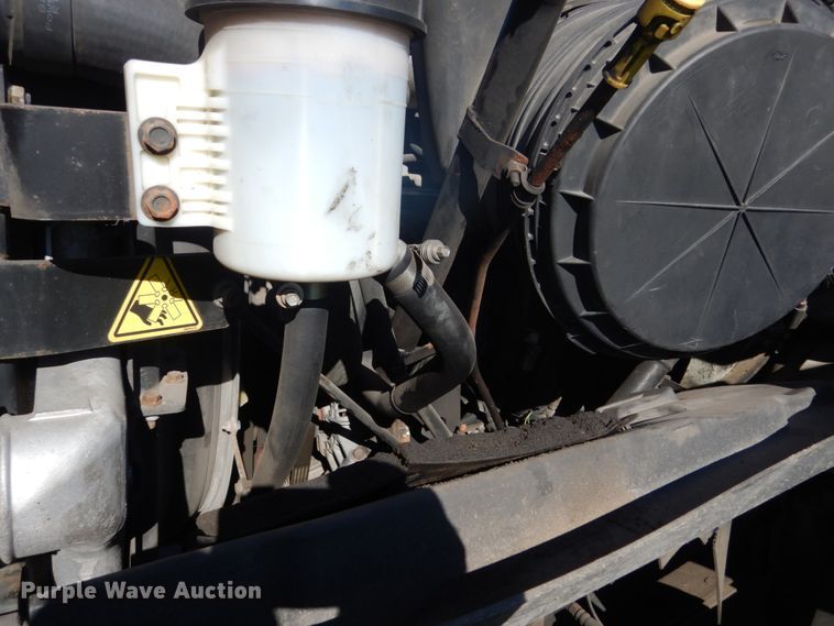 image for item GW9877 2012 International 7600  flatbed truck