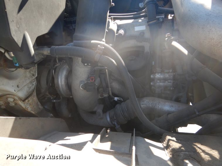 image for item GW9877 2012 International 7600  flatbed truck