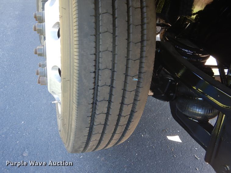 image for item GW9877 2012 International 7600  flatbed truck