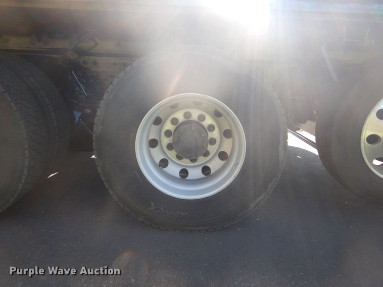 image for item GW9877 2012 International 7600  flatbed truck