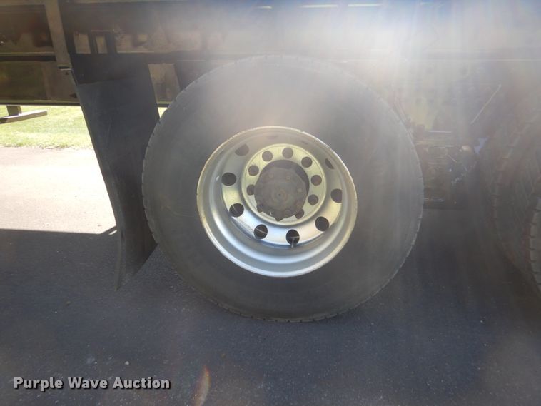 image for item GW9877 2012 International 7600  flatbed truck