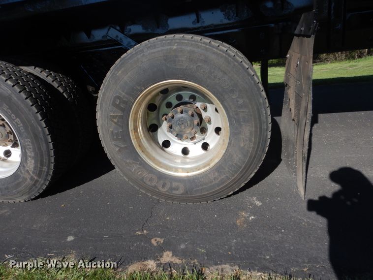 image for item GW9877 2012 International 7600  flatbed truck