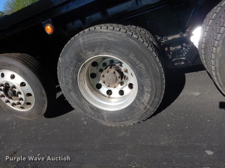 image for item GW9877 2012 International 7600  flatbed truck