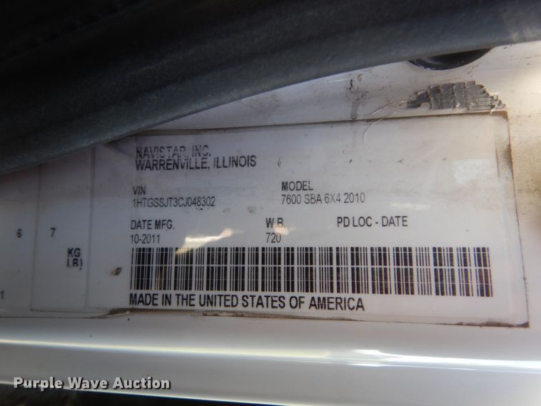 image for item GW9877 2012 International 7600  flatbed truck