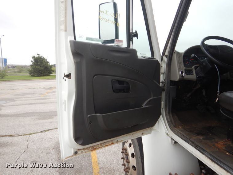 image for item GW9918 2012 International 244  box truck