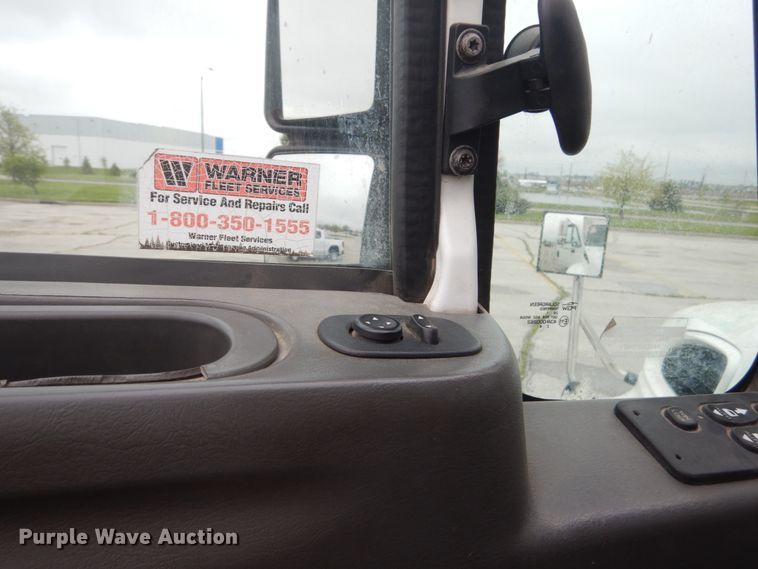 image for item GW9918 2012 International 244  box truck