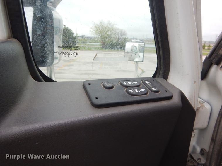 image for item GW9918 2012 International 244  box truck