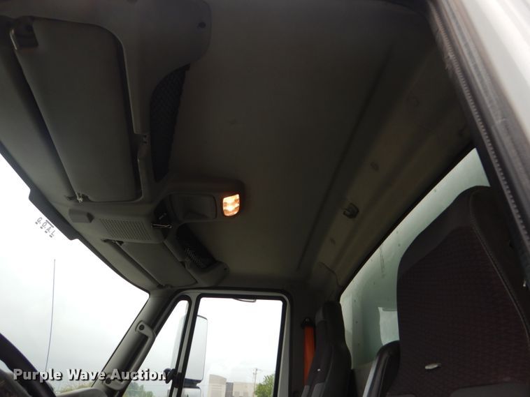 image for item GW9918 2012 International 244  box truck