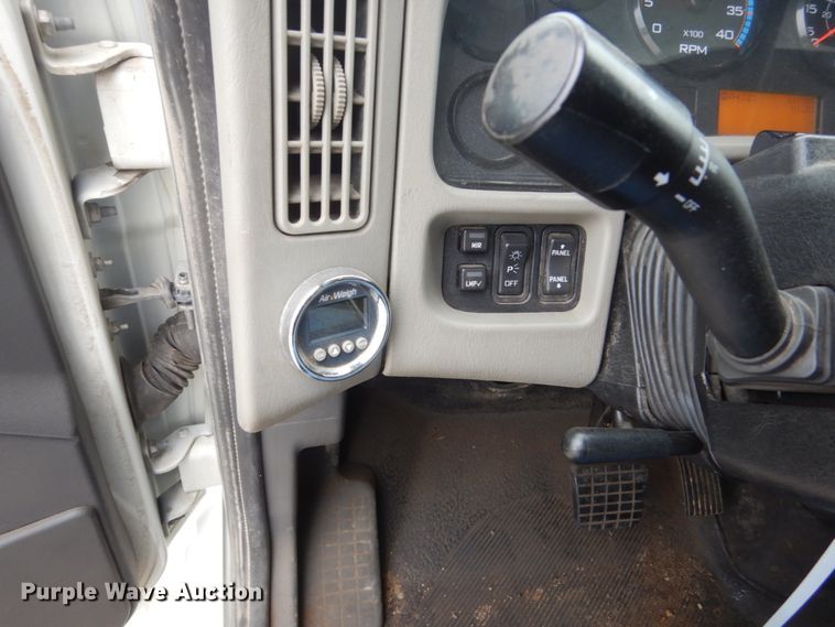 image for item GW9918 2012 International 244  box truck