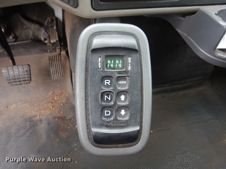 image for item GW9918 2012 International 244  box truck