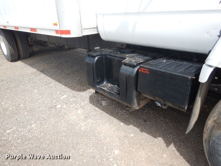 image for item GW9924 2000 GMC 6500  box truck