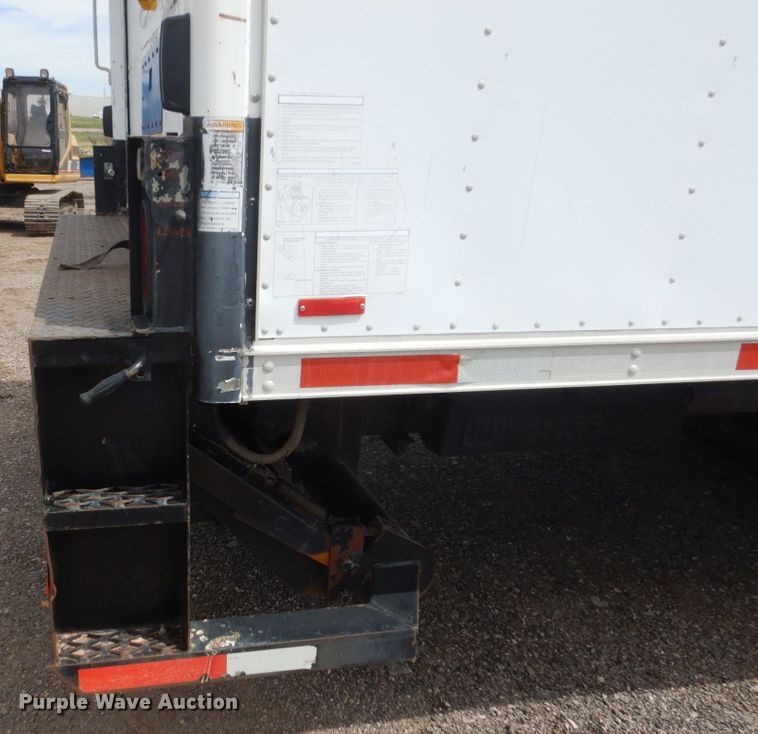 image for item GW9924 2000 GMC 6500  box truck