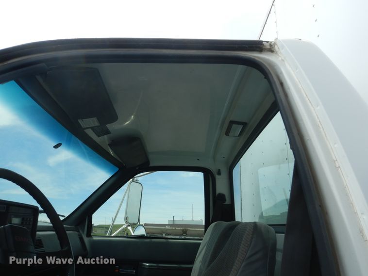 image for item GW9924 2000 GMC 6500  box truck