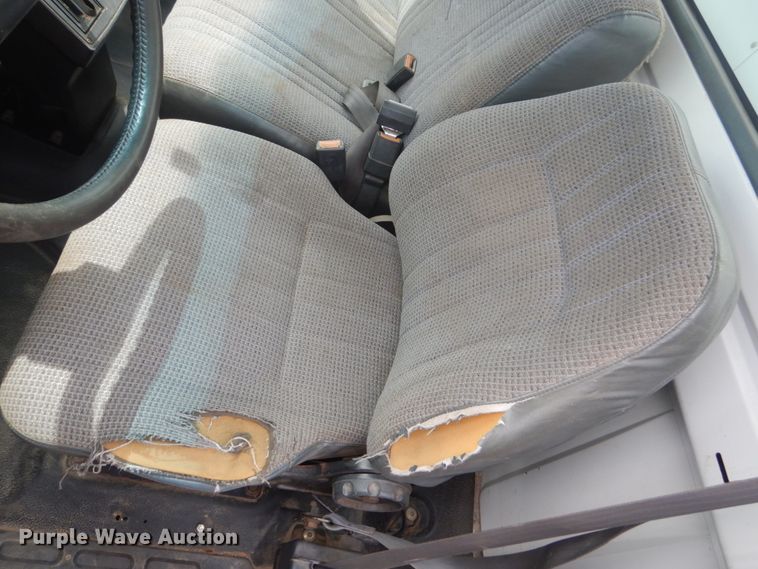 image for item GW9924 2000 GMC 6500  box truck