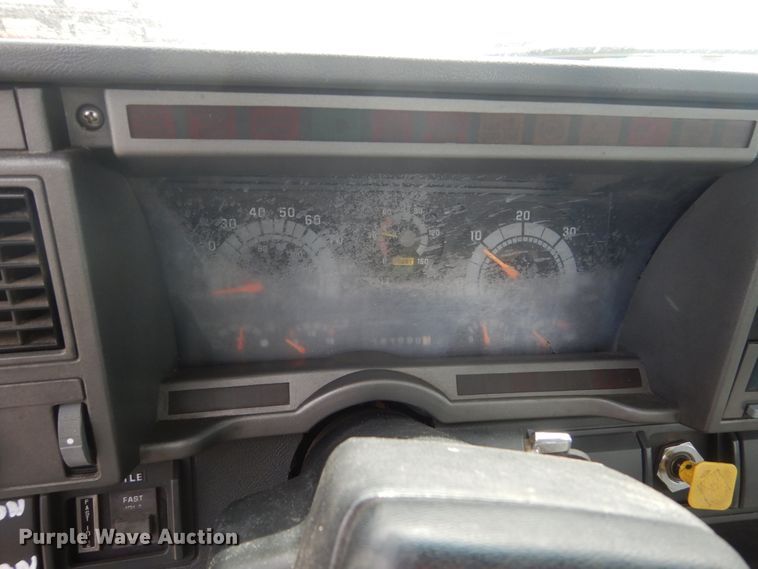 image for item GW9924 2000 GMC 6500  box truck