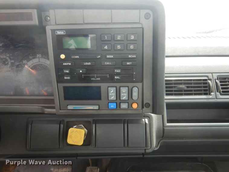 image for item GW9924 2000 GMC 6500  box truck