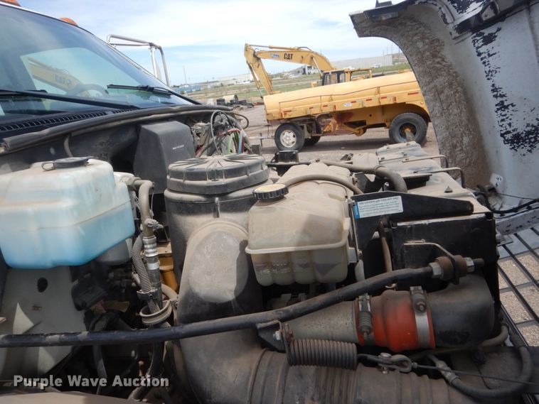 image for item GW9924 2000 GMC 6500  box truck