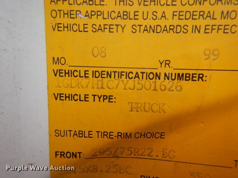 image for item GW9924 2000 GMC 6500  box truck