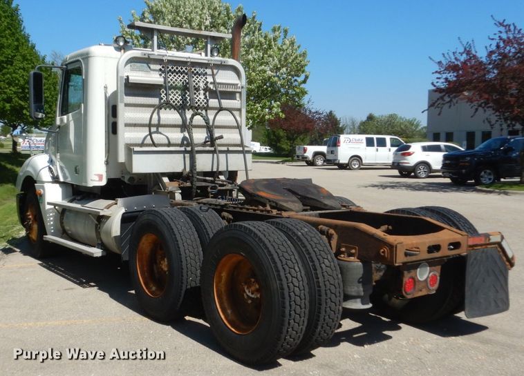 image for item GW9957 2005 Freightliner Columbia  semi truck