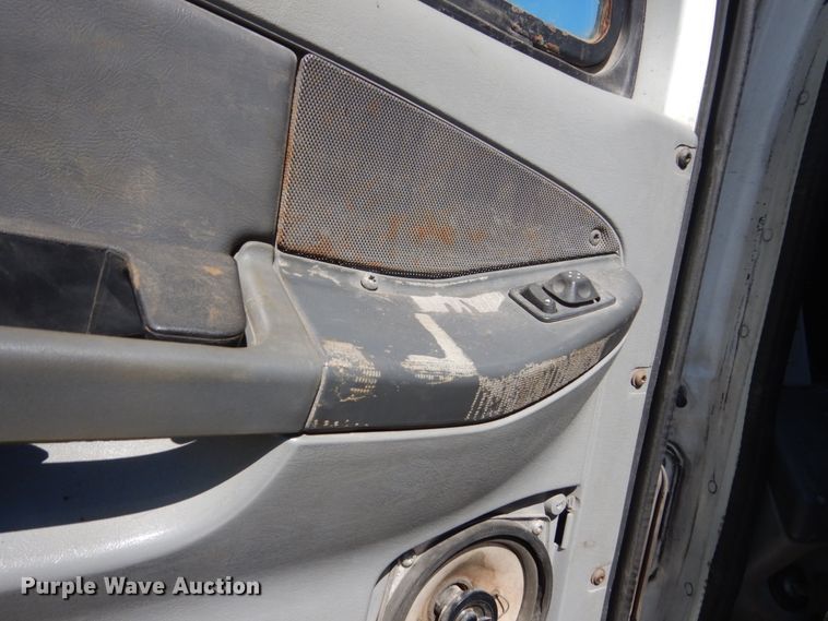 image for item GW9957 2005 Freightliner Columbia  semi truck