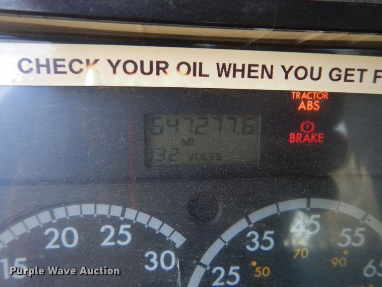 image for item GW9957 2005 Freightliner Columbia  semi truck