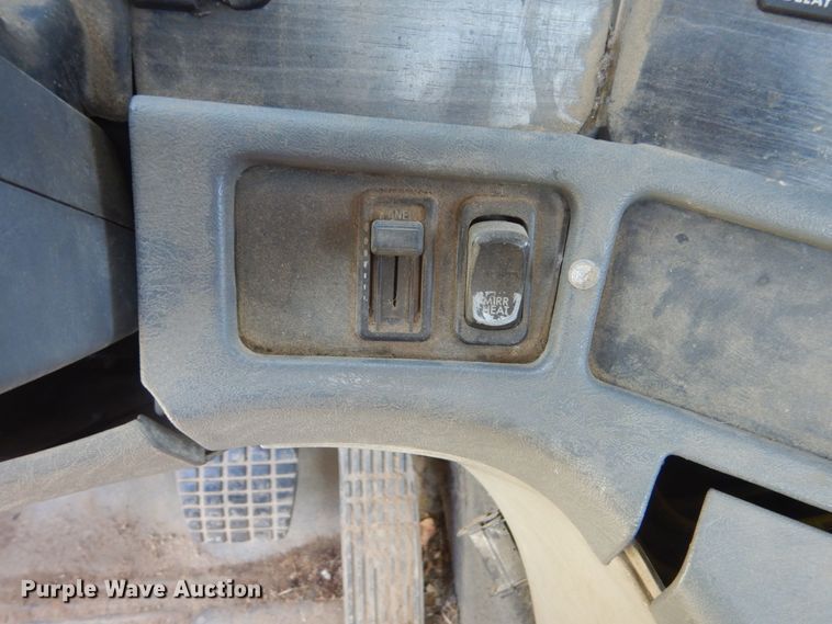 image for item GW9957 2005 Freightliner Columbia  semi truck