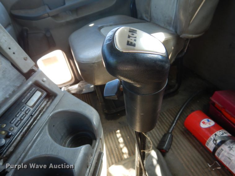 image for item GW9957 2005 Freightliner Columbia  semi truck