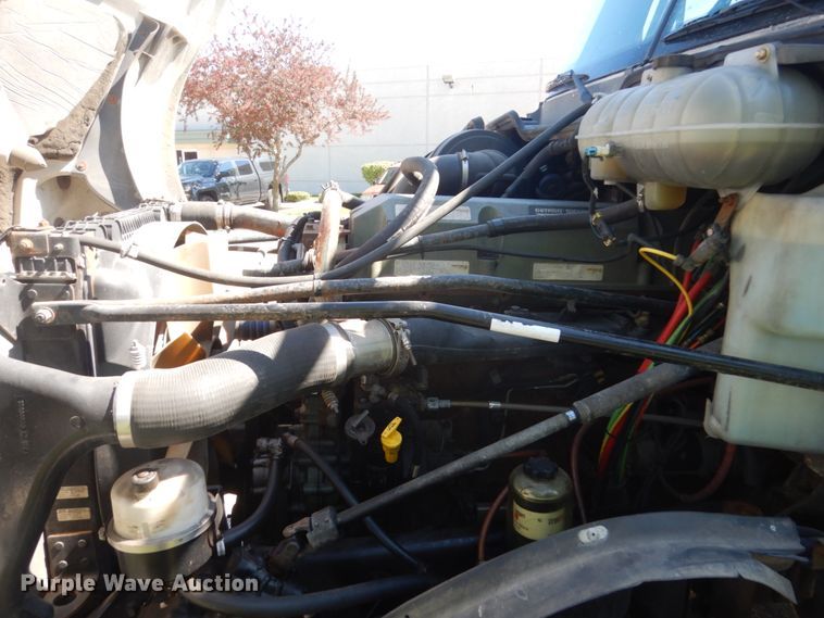 image for item GW9957 2005 Freightliner Columbia  semi truck